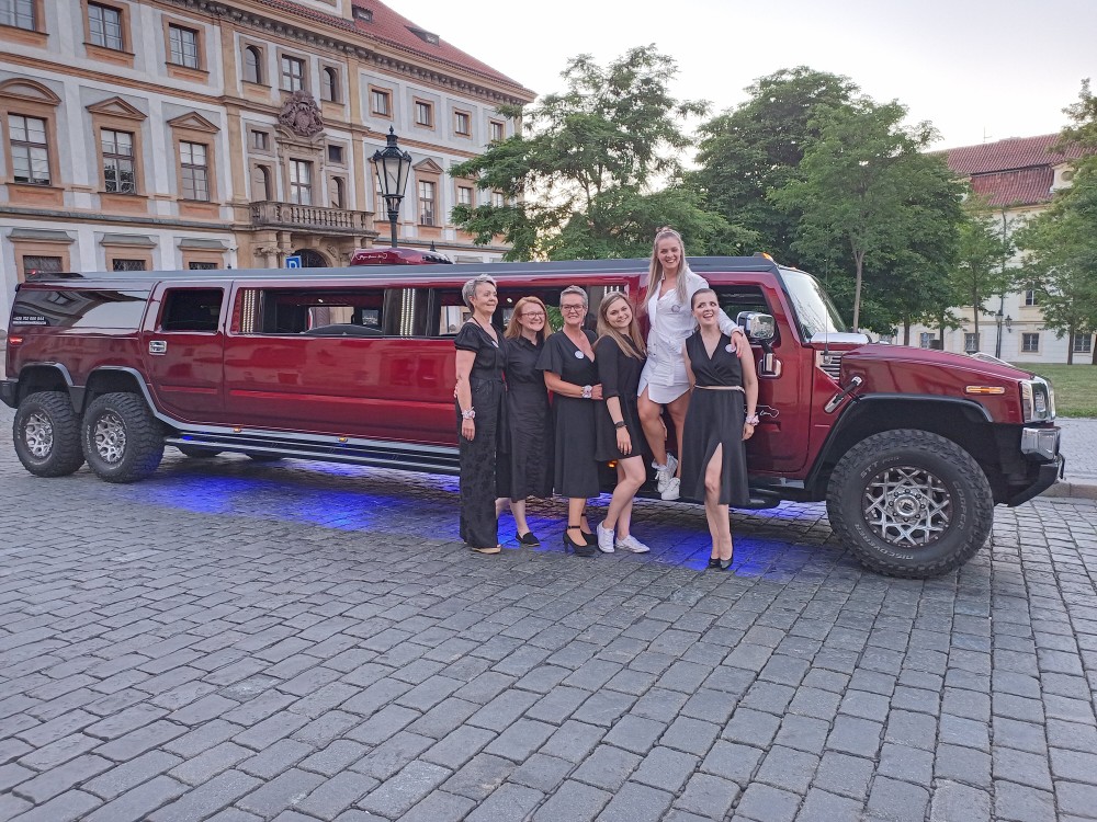 Hummer limo v Praze